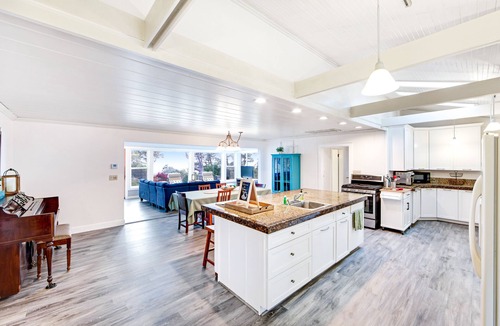 Mendocino House | Single-Level Ocean View Getaway w/Private Hot Tub, Free WiFi & Wood Stove