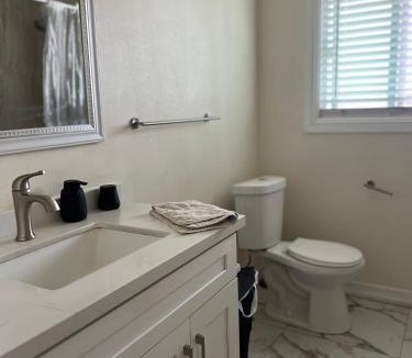 East Hemet House | Single Room w/Private Entrance - Shared Bathroom