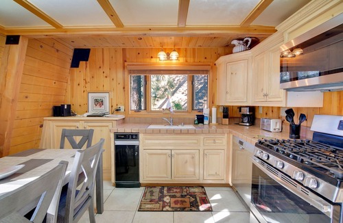 Summit Estates Cabin | *Ski/Bike Park Retreat*Switzerland Ski Chalet*Foosball*