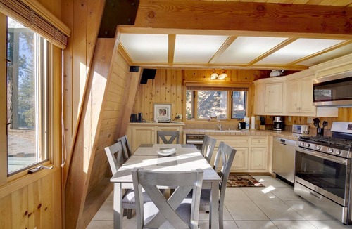Summit Estates Cabin | *Ski/Bike Park Retreat*Switzerland Ski Chalet*Foosball*