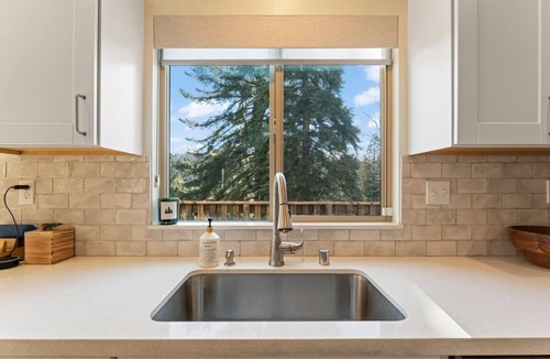 Twin Peaks Cabin | Sky Ridge Cabin · Culdesac w/Level Entry Access & Entertainment