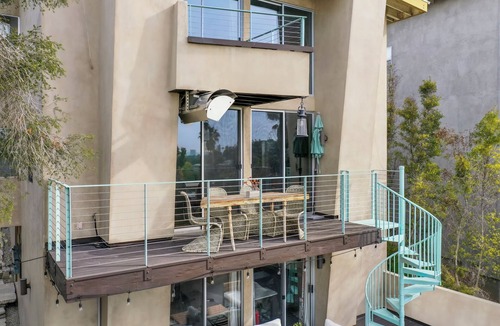 Silver Lake House | Skydeck 3-br house w gym, hot tub, amphitheater, Hwood sign, Griffith, lake view