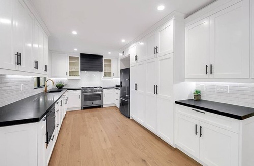 Studio City House | Skyhill Modern Lux with Hot Tub, Walk to Universal