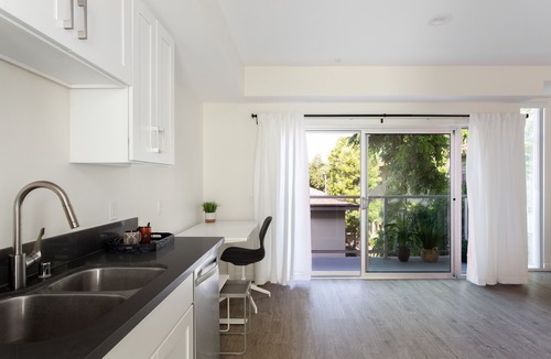 Pasadena Apartment | Sleek and Central Studio in Old Town Pasadena