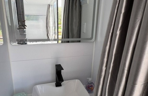 Klamath Cabin | Sleek and Modern Glamping Pod in Klamath, Perfect for a Getaway near the Pacific Ocean