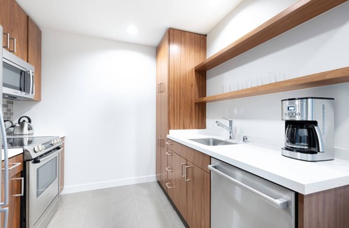 Bunker Hill Apartment | Sleek Downtown 1BR w/Gym, near Metro Center, by Blueground (#LAX370)