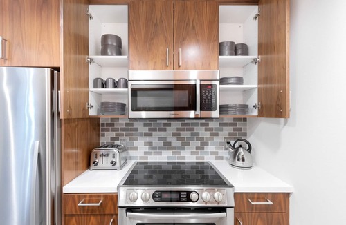 Bunker Hill Apartment | Sleek Downtown 1BR w/Gym, near Metro Center, by Blueground (#LAX370)