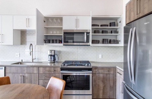 Milpitas Apartment | Sleek Milpitas 1BR w/Gym, Pool, walk to BART + Great Mall, by Blueground