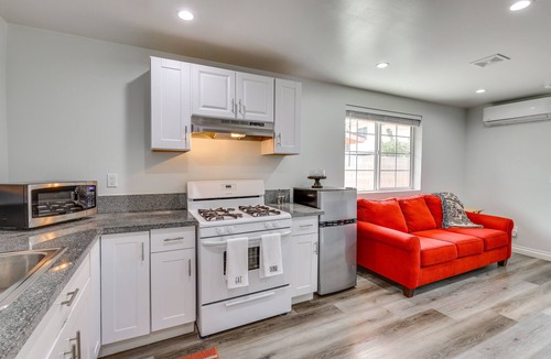 San Fernando Apartment | Sleek San Fernando Studio ~ 14 Mi to Universal