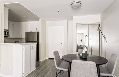 Sherman Oaks Apartment | Sleek Sherman Oaks 1BR near WF + TJ, walk to Ventura Blvd, by Blueground
