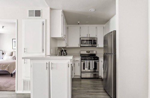 Sherman Oaks Apartment | Sleek Sherman Oaks 1BR near WF + TJ, walk to Ventura Blvd, by Blueground