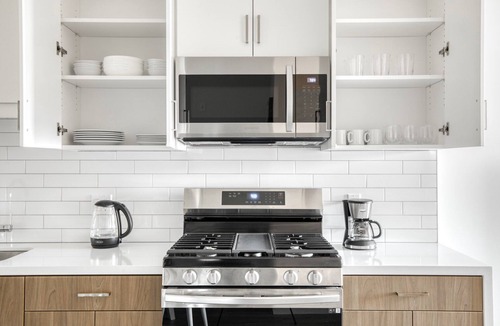 Silver Lake Apartment | Sleek Silverlake 1BR w/W/D & Roof, nr 5 & 10 freeways, by Blueground