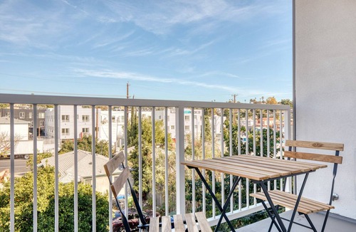 Silver Lake Apartment | Sleek Silverlake 1BR w/W/D & Roof, nr 5 & 10 freeways, by Blueground