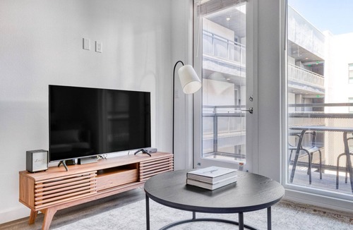 Warner Center Apartment | Sleek Woodland Hills 1BR w/Pool & Gym, near Warner Center, by Blueground