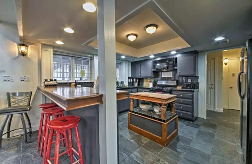 Moonridge House | Sleep under the SLOPES of Bear Mountain! Amazing LOCATION!