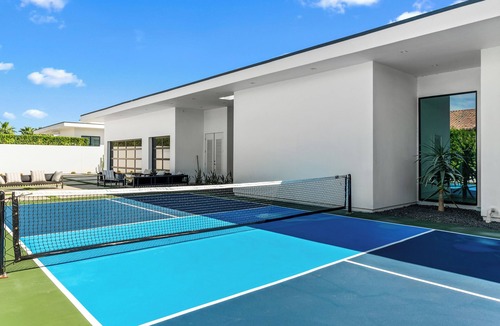 Indio Villa | Sleeps 17 | 6BR Retreat w/Pool, Hot Tub & Pickleball | Bravo Villa #3