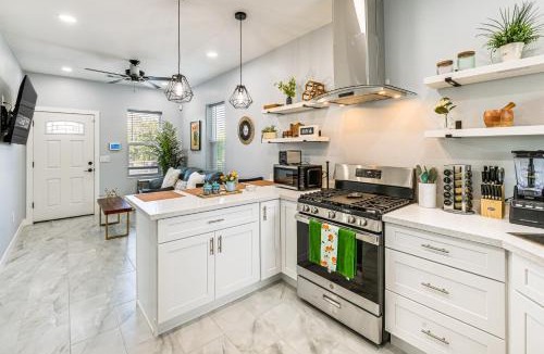 Madera House | Small-Town Charm and Patio Dining Home in Madera!