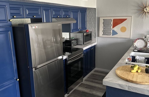 Twin Palms Condo | Smoke Tree Racquet Club Condo 7 min Drive to Downtown Palm Springs!