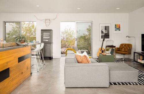 Joshua Tree Highlands House | Smoketree by AvantStay | An Oasis w/ Two Kitchens, Pool, Hot Tub & Air Streamer!