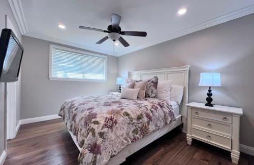 Hermosa Village House | Snazzy 6 Bedroom 3 bath pool home 1/2 mile walk to Disney