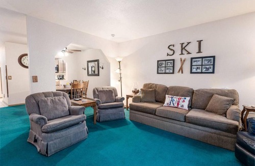 Summit Estates Apartment | Snow Summit Getaway