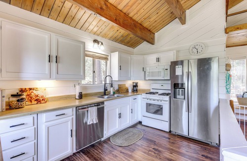 Arrowbear Lake Cabin | ‘Snow Valley Hideaway’ Arrowbear Lake Retreat