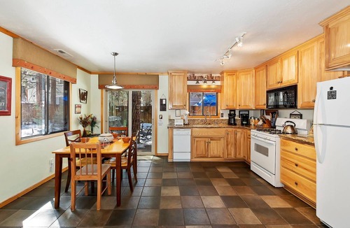 Fox Farm Cabin | Snowcrest Cottage By Destination Big Bear: Pet Friendly! Located in Fox Farm! Open concept! Spa!