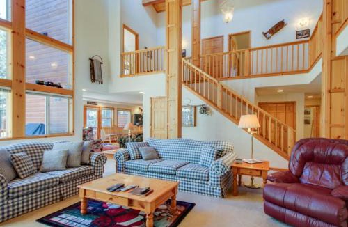 Truckee House | Snowpeak Tahoe Donner Golf Course Views