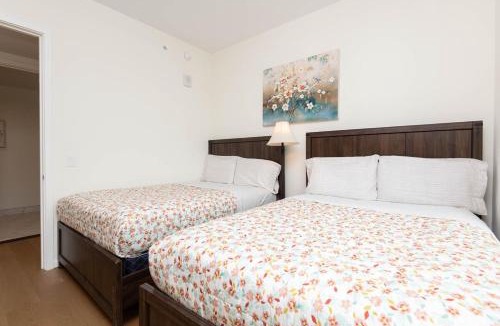 Downtown Los Angeles Apartment | Snug 3BR HighRise with Pool, Spa & Rooftop Views