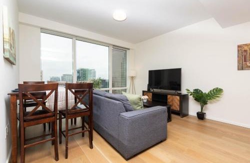 Downtown Los Angeles Apartment | Snug 3BR HighRise with Pool, Spa & Rooftop Views