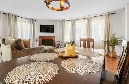 Hawthorne House | SOFI | LAX | CRYPTO | FORUM 4bd Los Angeles Home