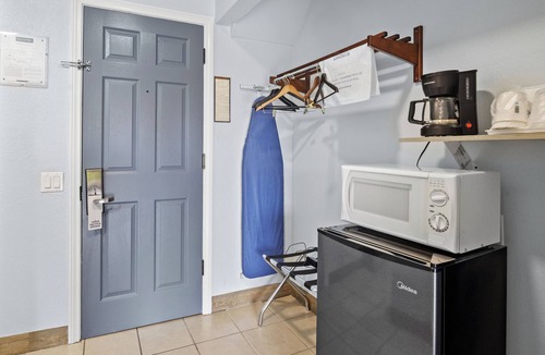 Cathedral City Hotel | Sol Springs Inn