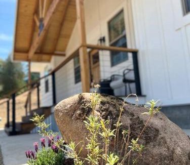 Three Rivers Villa | Soleil Luna 2 miles from Sequoia Park Entrance
