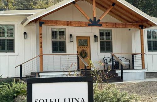 Three Rivers Villa | Soleil Luna 2 miles from Sequoia Park Entrance