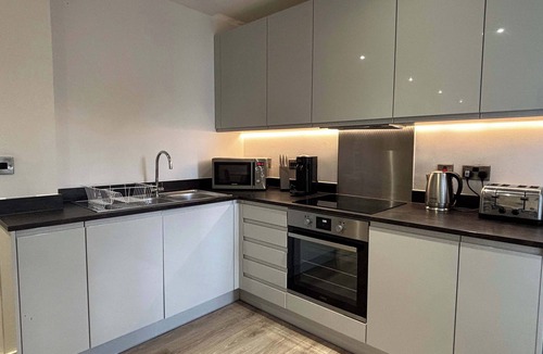 Barnt Green Apartment | Solihull Studio | Parking WiFi NEC BHX