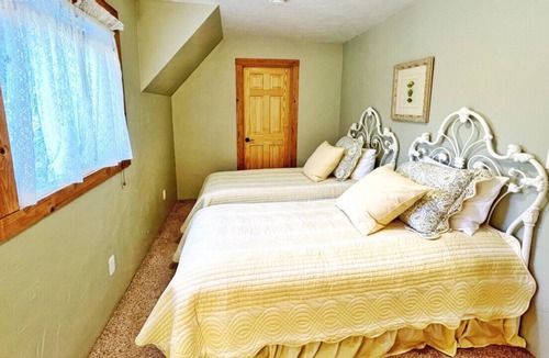 Crestline House | Solitude|Refresh|Connect|Unwind