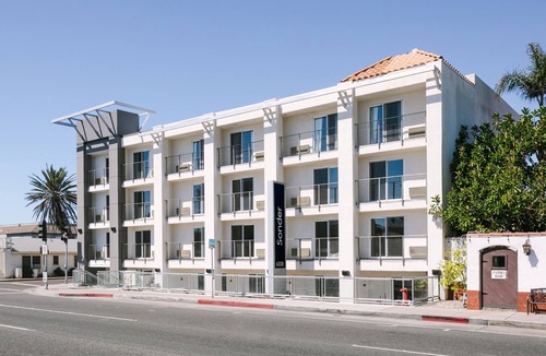 Newport Shores Apartment | Sonder Solarena | Double Queen Room w/Balcony
