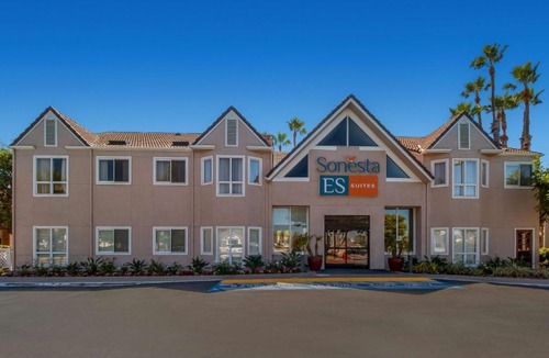 Downtown Village Hotel | Sonesta ES Suites Huntington Beach Fountain Valley