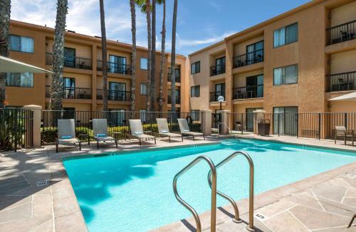 Downtown Village Hotel | Sonesta Select Huntington Beach Fountain Valley