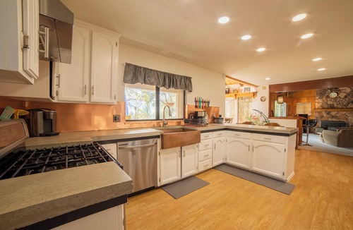 Phoenix Lake-Cedar Ridge House | Sonora Splendor – Stately 3 BDR on Secluded Lot!