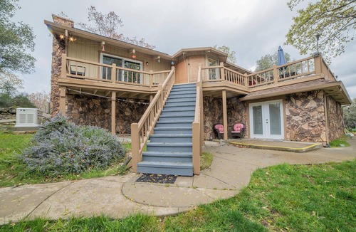 Phoenix Lake-Cedar Ridge House | Sonora Splendor – Stately 3 BDR on Secluded Lot!