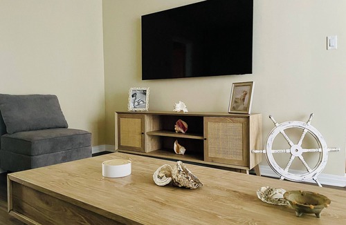 Redondo Beach Apartment | Soothing Beach Apartment in Redondo Beach…20 steps to Ocean!