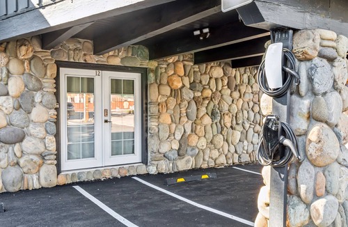Lakeside Park Apartment | South Lake Chalet #6-New Boutique Suite-Minutes to Heavenly & Lake Tahoe