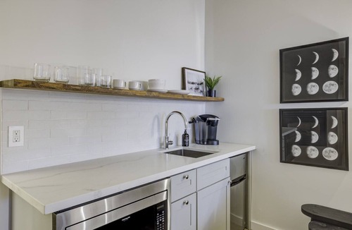 Lakeside Park Apartment | South Lake Chalet #7-New Boutique Suite-Minutes to Heavenly & Lake Tahoe
