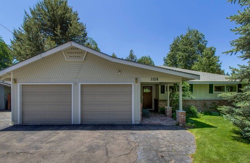 Rancho Bijou House | South Lake Tahoe Family Home - Deck & View, Grill, Walk to beach, 1 mi. Heavenly