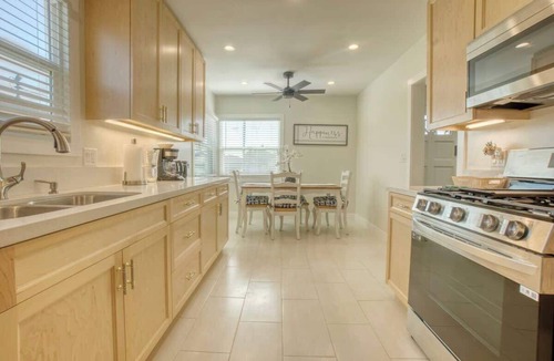Harbor Gateway South House | Southbaysunshine coastal cottage by beach-30+ Days