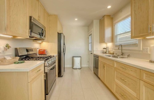 Harbor Gateway South House | Southbaysunshine coastal cottage by beach-30+ Days