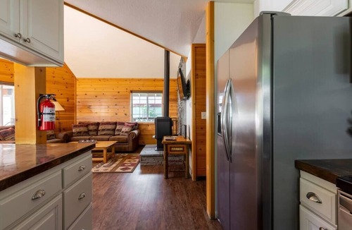 Fish Camp Cabin | Southgate Getaway of Yosemite