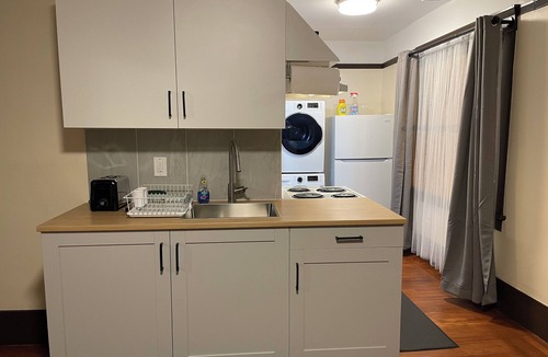 Grand Lake House | Spacious 1-bedroom in Oakland with AC