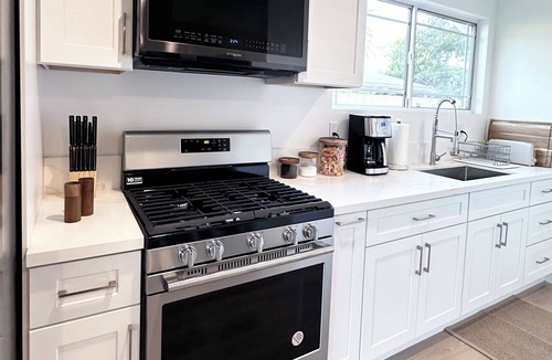 Granada Hills South House | Spacious 1-bedroom private Oasis, In beautiful Granada Hills.